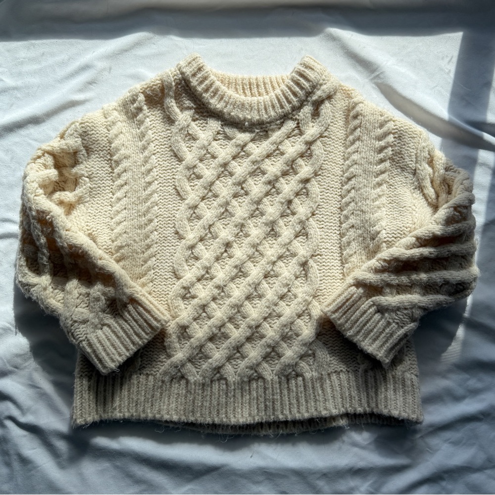 Oversized Cream Cable Knit Sweater 3-4T.